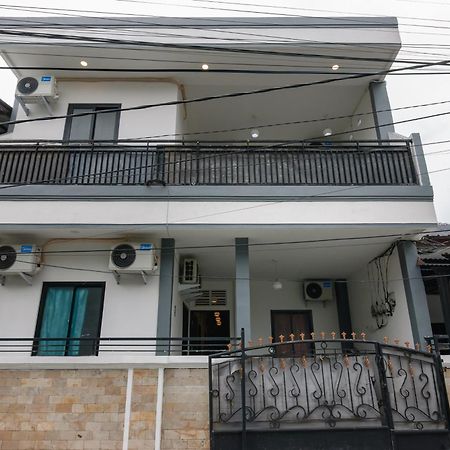 Reddoorz At Flamboyan Harapan Indah Bekasi Exterior foto